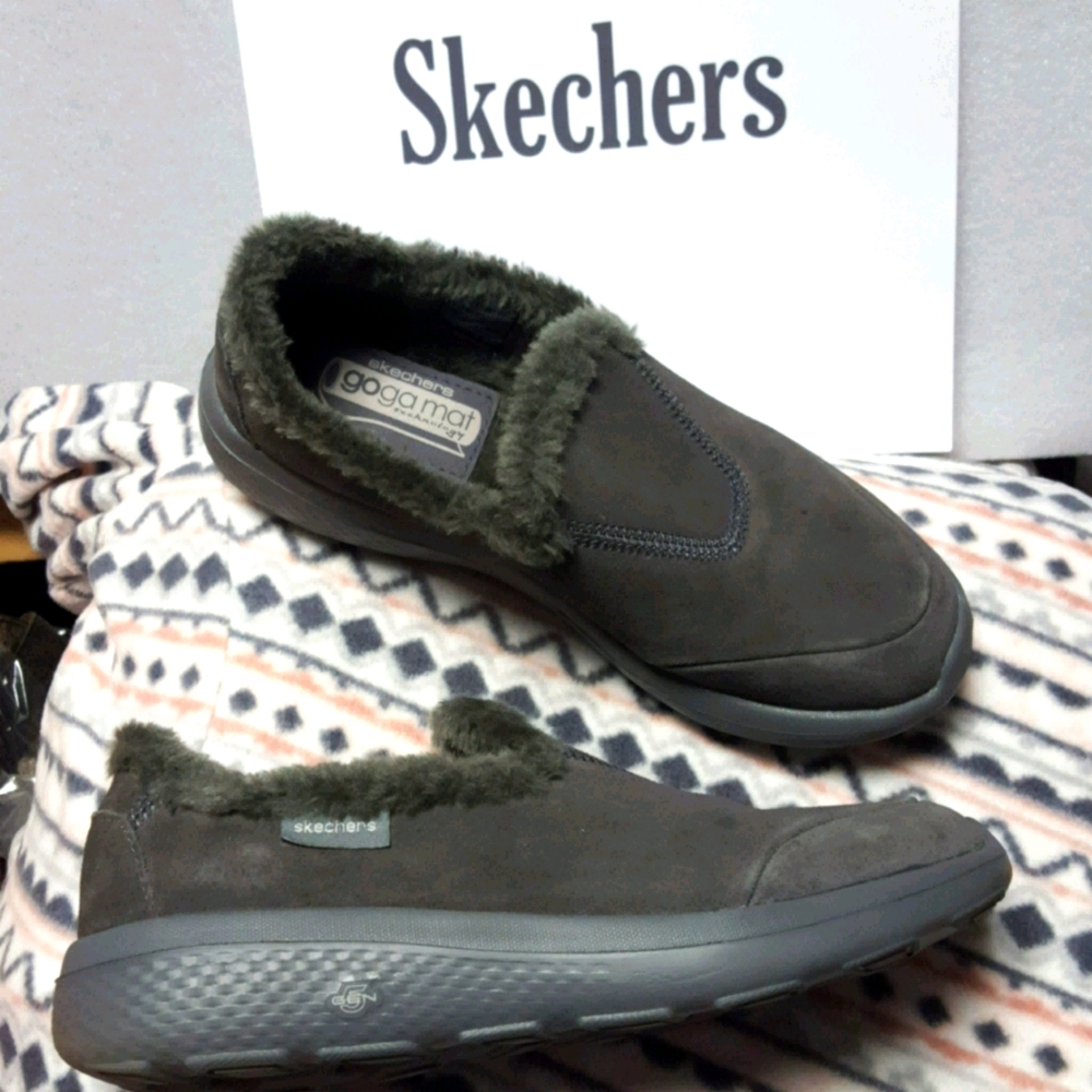 Women's Skechers grey fuzzy gen5 shoes sz 6